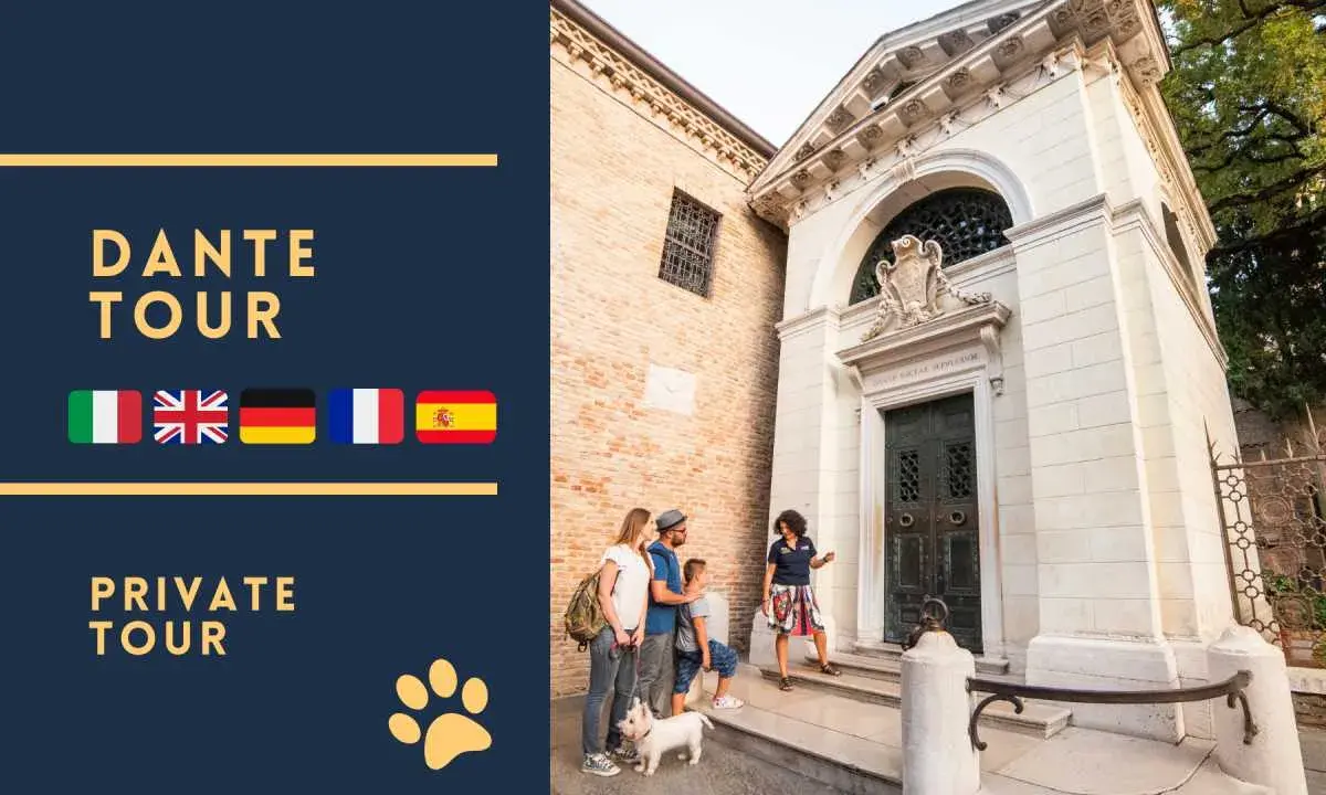 Famiglia in visita al Sepolcreto di Dante a Ravenna, con guida. Tour privati disponibili in varie lingue.