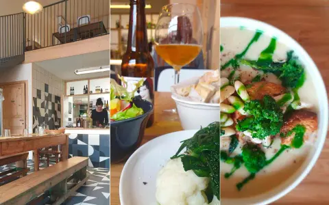 Interno di una trattoria a Rimini centro: tavoli in legno, bancone, insalata, birra e zuppa.