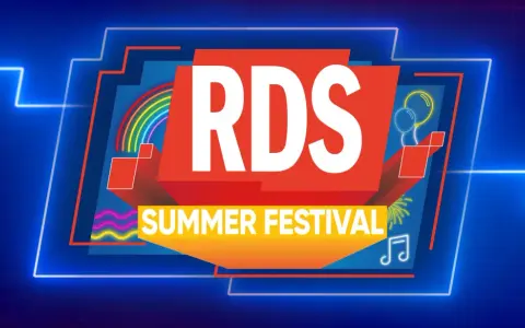 Grafica colorata con logo RDS Summer Festival. Ottieni i tuoi biglietti per un'estate di musica e divertimento!