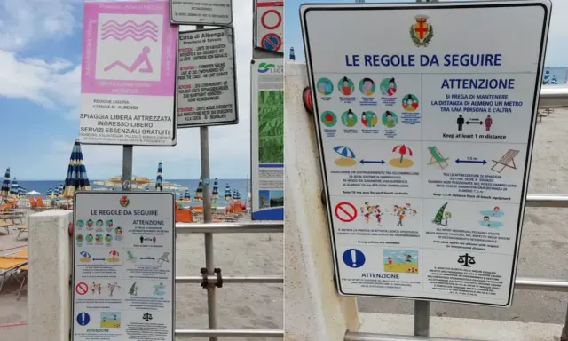 Cartelli informativi su una spiaggia libera attrezzata a Rimini, con regole per il distanziamento sociale e l'uso degli spazi.