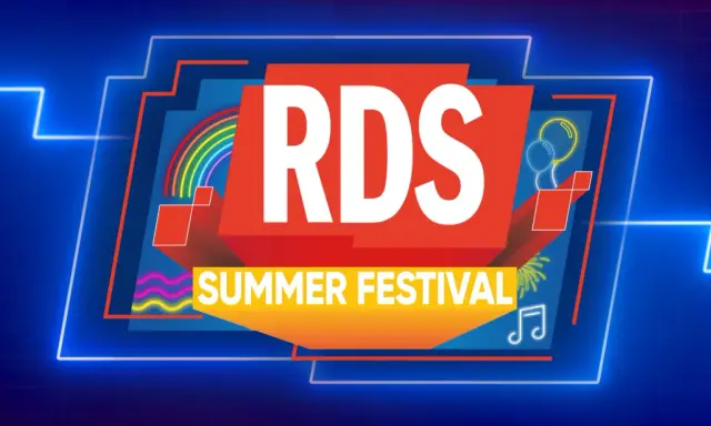Grafica colorata con logo RDS Summer Festival. Ottieni i tuoi biglietti per un'estate di musica e divertimento!