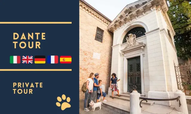 Famiglia in visita al Sepolcreto di Dante a Ravenna, con guida. Tour privati disponibili in varie lingue.
