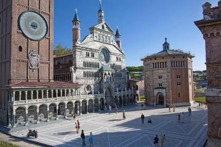 Miniature Italian landmarks, including a cathedral and a clock tower, with tiny people in a plaza.